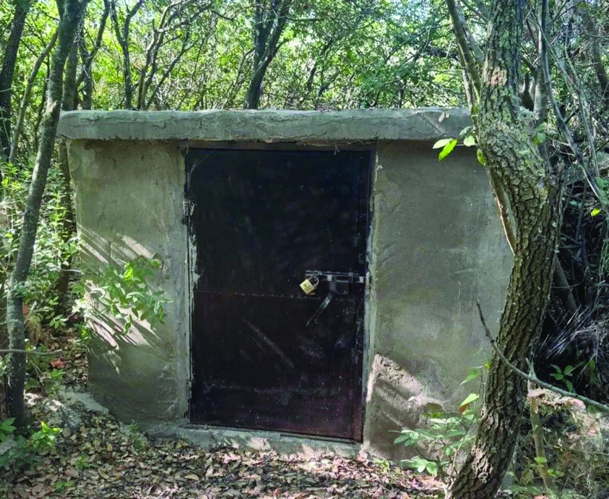 صورة نشرها الجيش الإسرائيلي لما ذكر أنه مبنى تحت الأرض يستخدمه «حزب الله» لتخزين الأسلحة