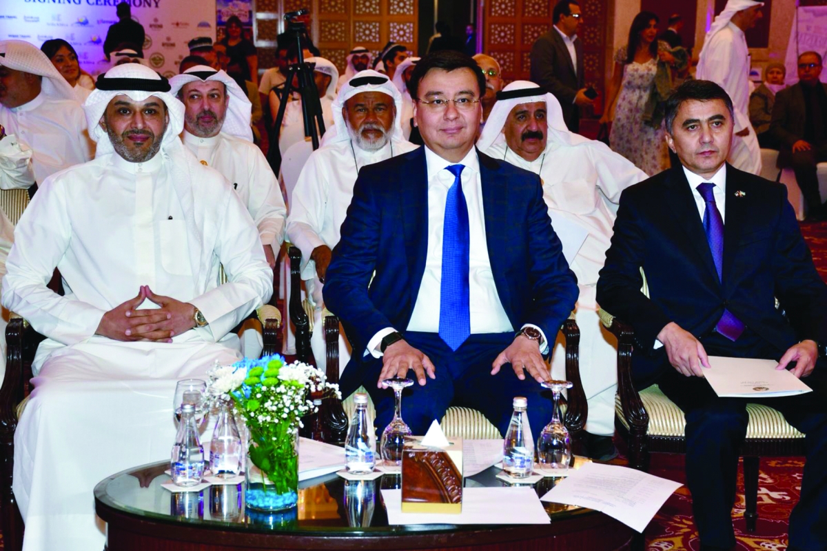 المخيال والسفير يونسوف ورئيس لجنة السياحة الأوزبكي خلال الفعالية