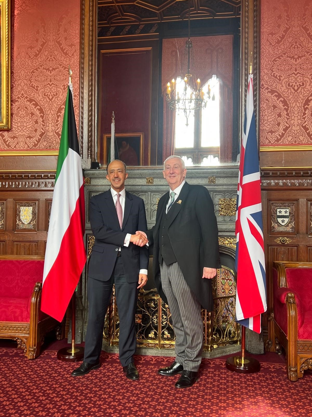 السفير بدر عبدالله المنيخ ورئيس مجلس العموم البريطاني ليندسي هويل