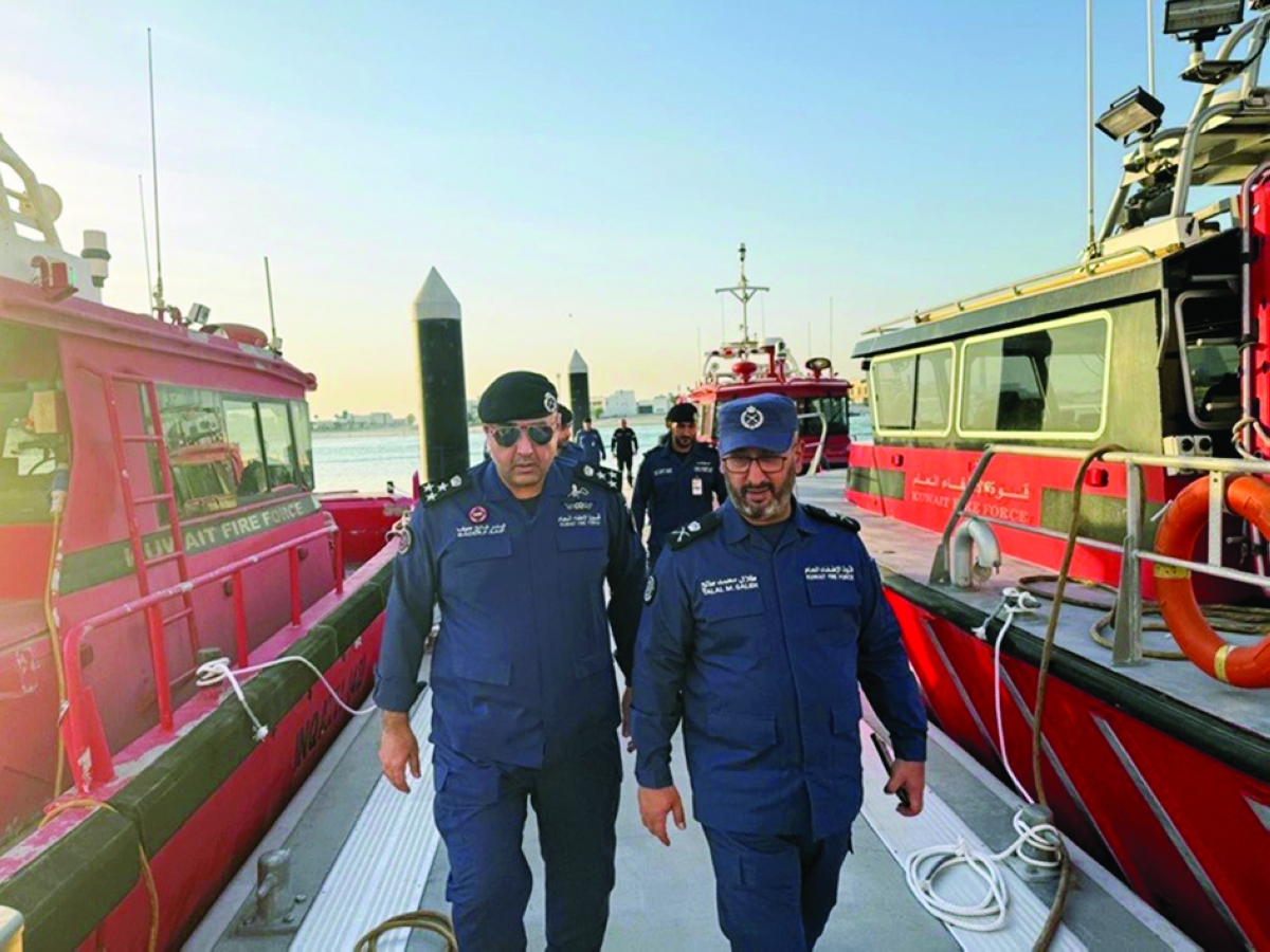 1 اللواء الرومي خلال تفقده مركز المهلب البحري 