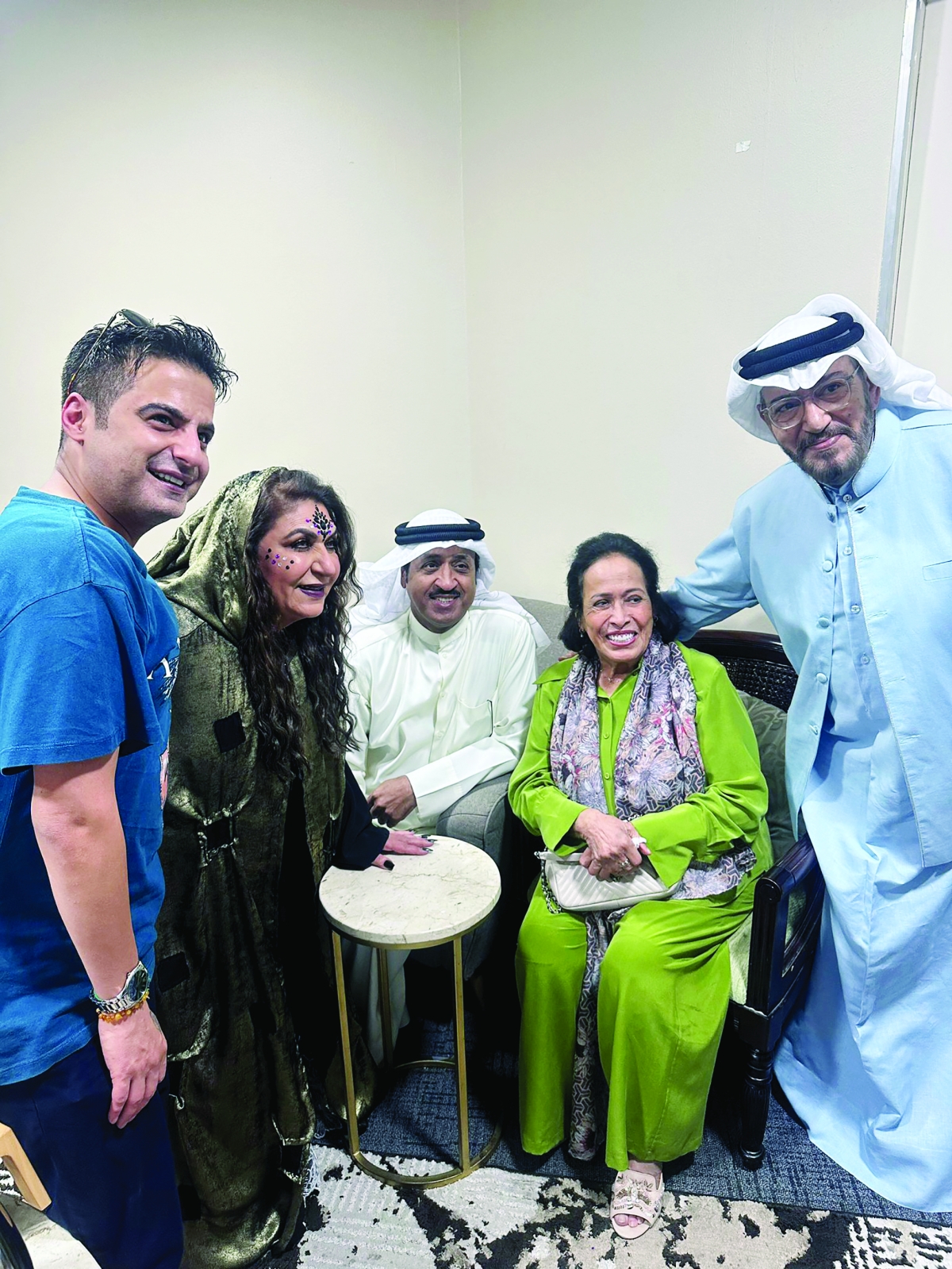 


الزميل حمود العنزي في الكواليس 