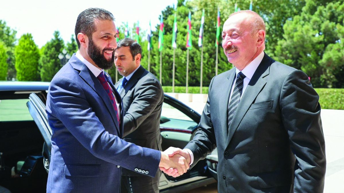 علييف مرحباً بالشرع في باكو (أ ف ب)