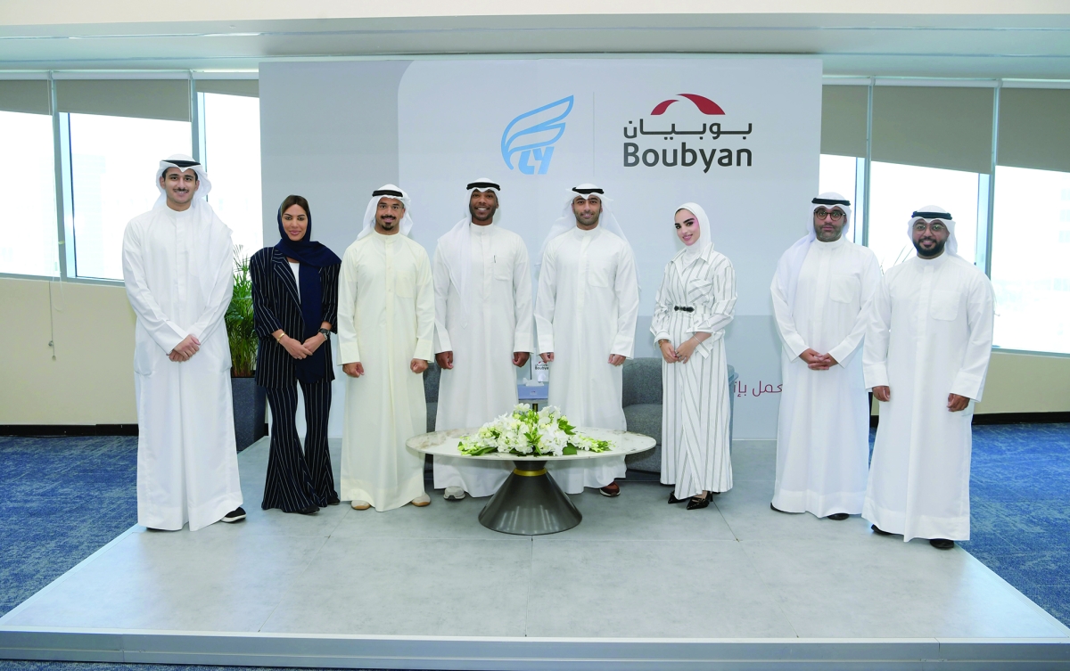 
لقطة جماعية لقياديي «بوبيان» و«efly» عقب توقيع الاتفاقية