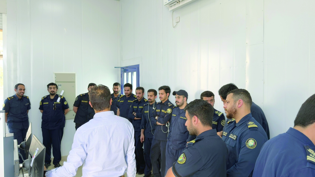 


جانب من تدريب كوادر الجمارك على استخدام جهاز فحص الباليتات 