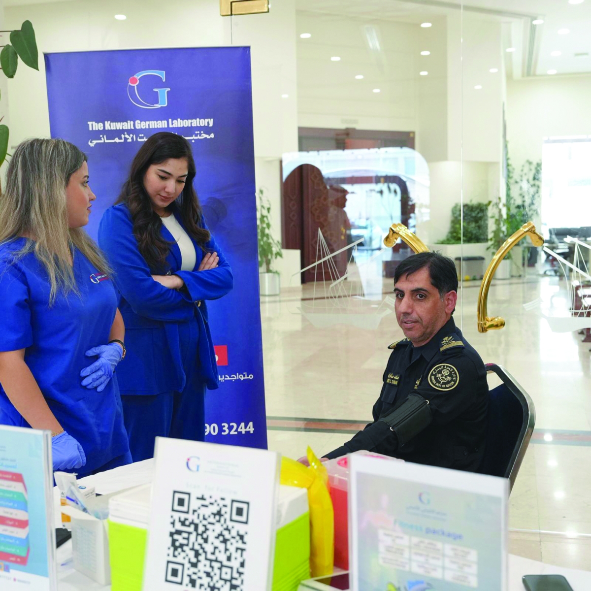 3إجراء الفحوصات الطبية لأحد مُوظّفي الجمارك