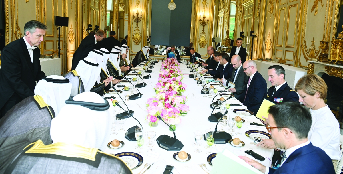 


صاحب السمو والرئيس الفرنسي يترأسان جلسة المباحثات الرسمية 