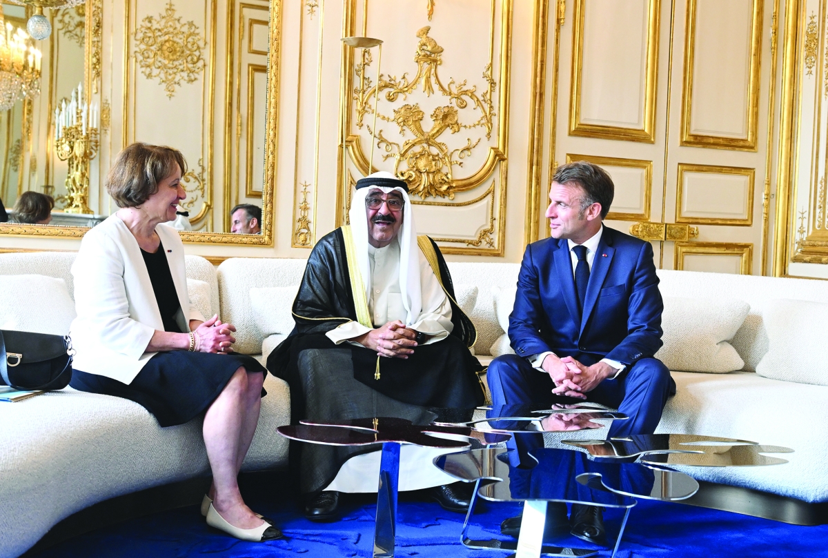 


حديث بين صاحب السمو والرئيس الفرنسي 