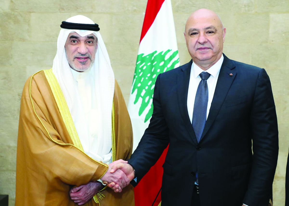 


الرئيس اللبناني مستقبلاً الشيخ فهد اليوسف في قصر بعبدا
 