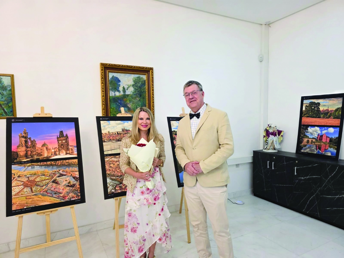 


السفير خميل وفالاشكوفا في حفل وداعها 