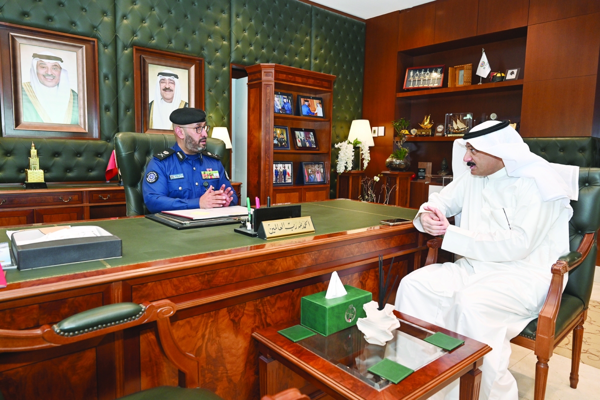 


اللواء الرومي متحدّثاً للزميل ناصر الفرحان 