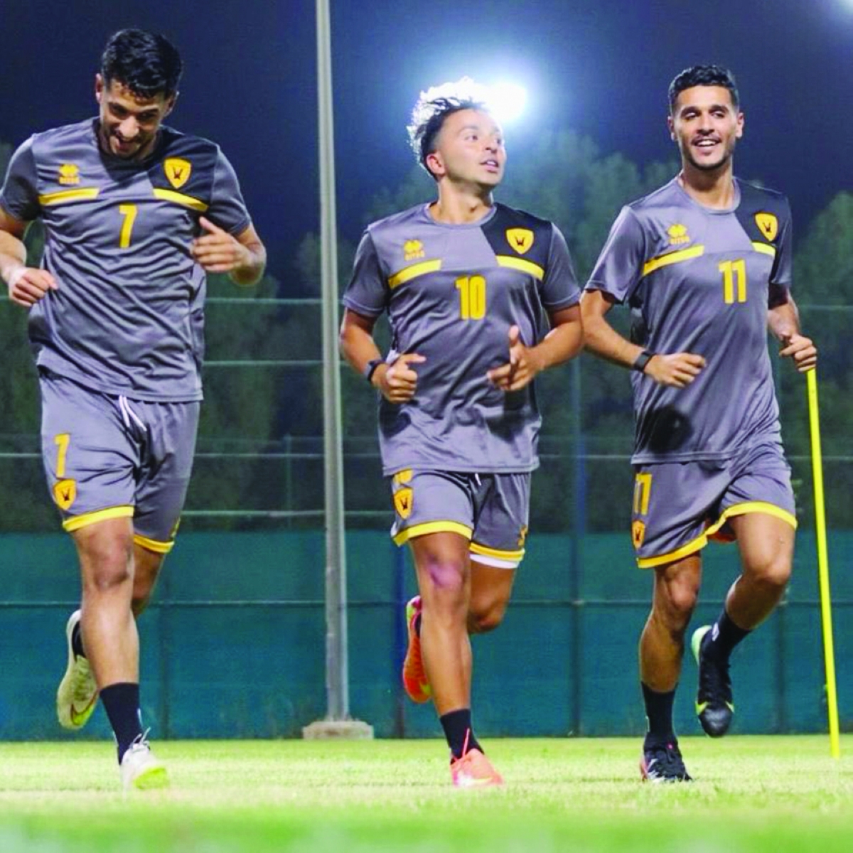 


عيد الرشيدي ومبارك الفنيني والصولة في تدريبات القادسية 