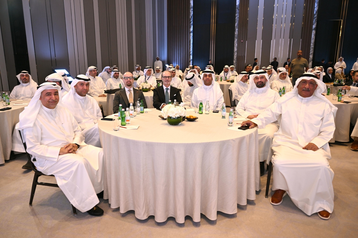 خالد الشملان مع الإدارة التنفيذية ومسؤولي هدسبرنغ