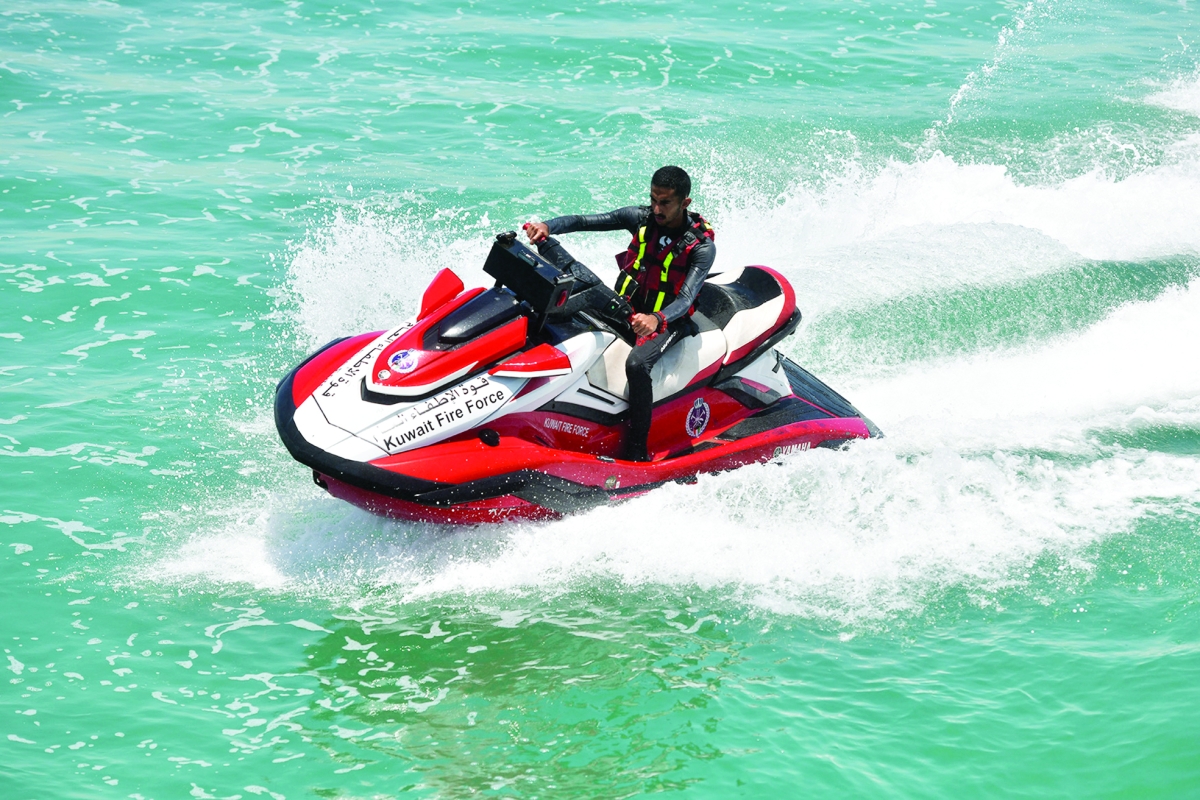 


الزورق «منجد» المخصص للتعامل مع حوادث الحريق والإنقاذ 