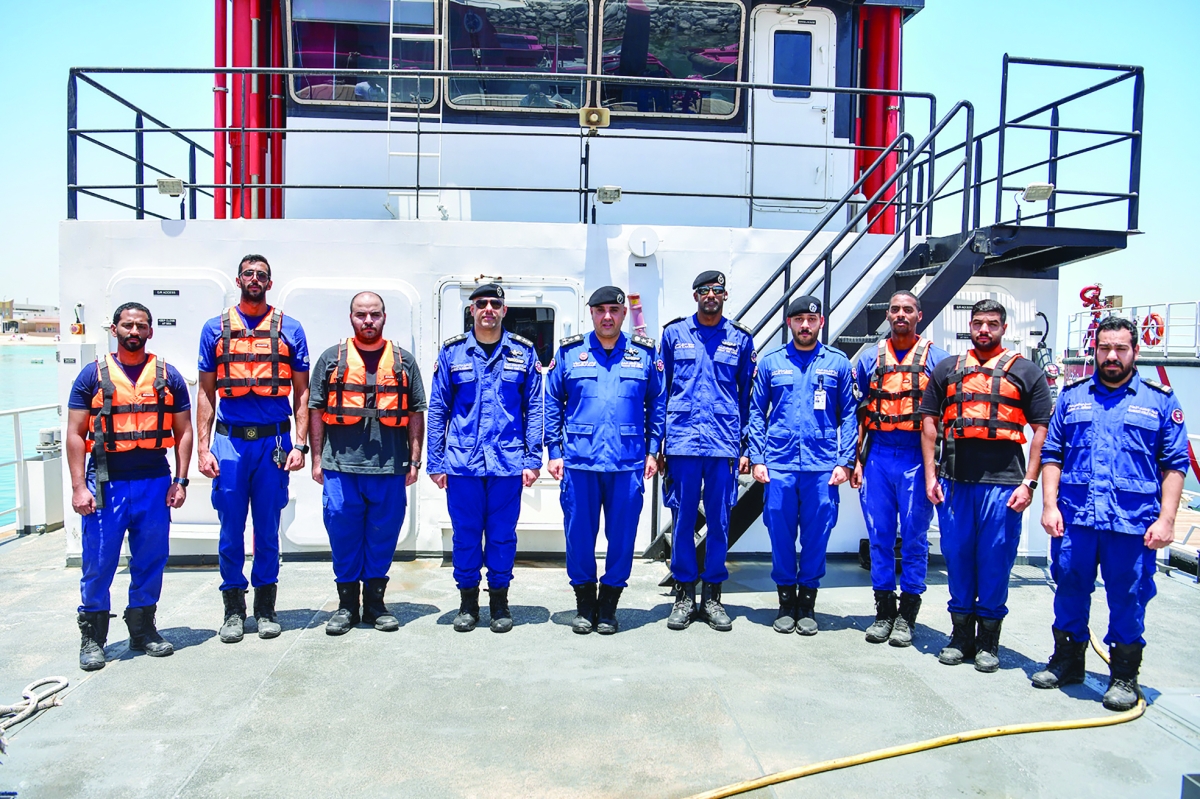 


ضباط وأفراد الإنقاذ البحري 