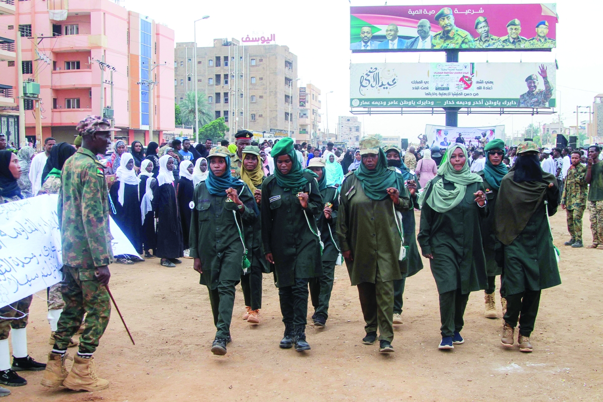 تظاهرة دعم للسلطات السودانية في أم درمان (أ ف ب)
