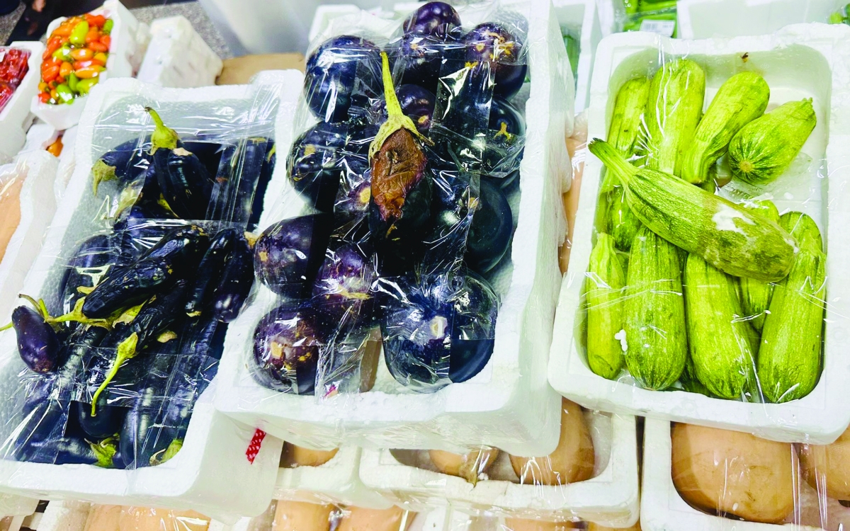 خضراوات تالفة معروضة 