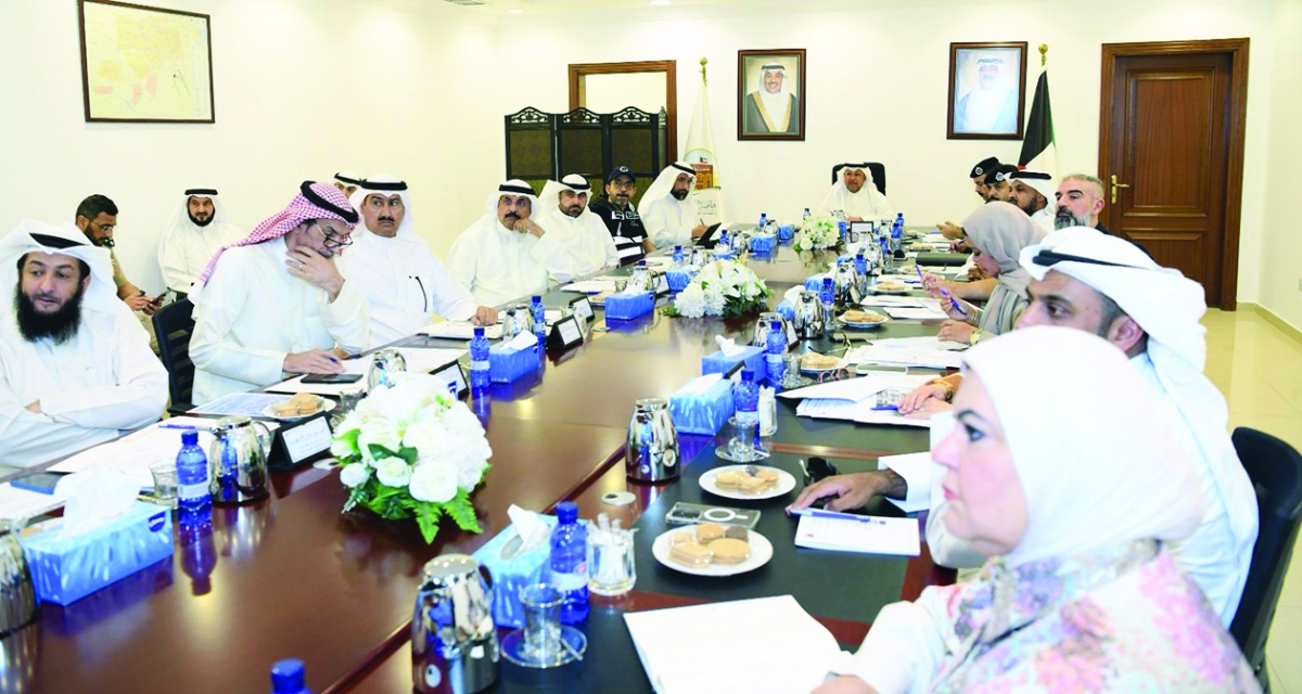 العذبي مترئسا اجتماع مجلس محافظة الفروانية