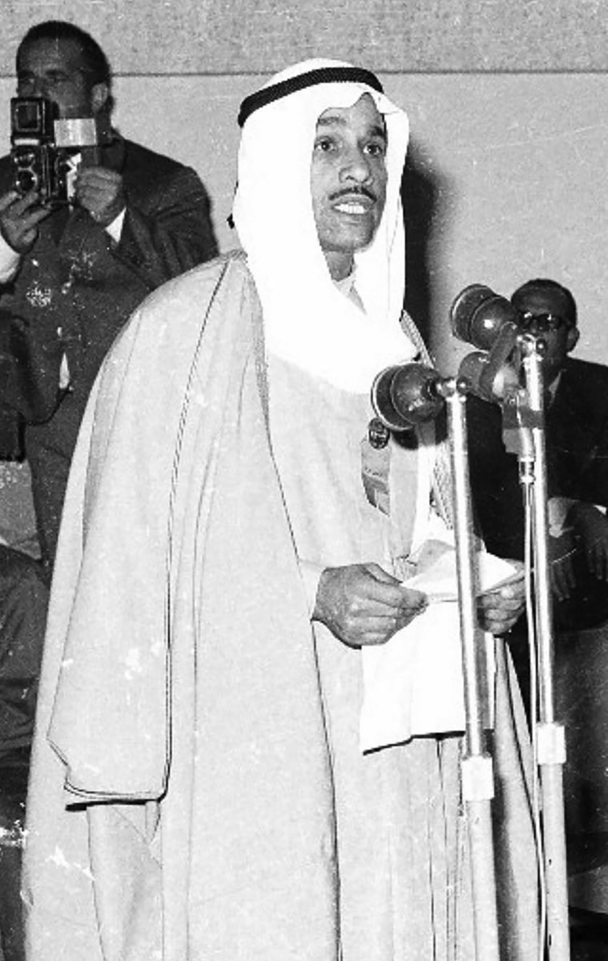 


خالد الحمد يلقي كلمة في إحدى المناسبات 