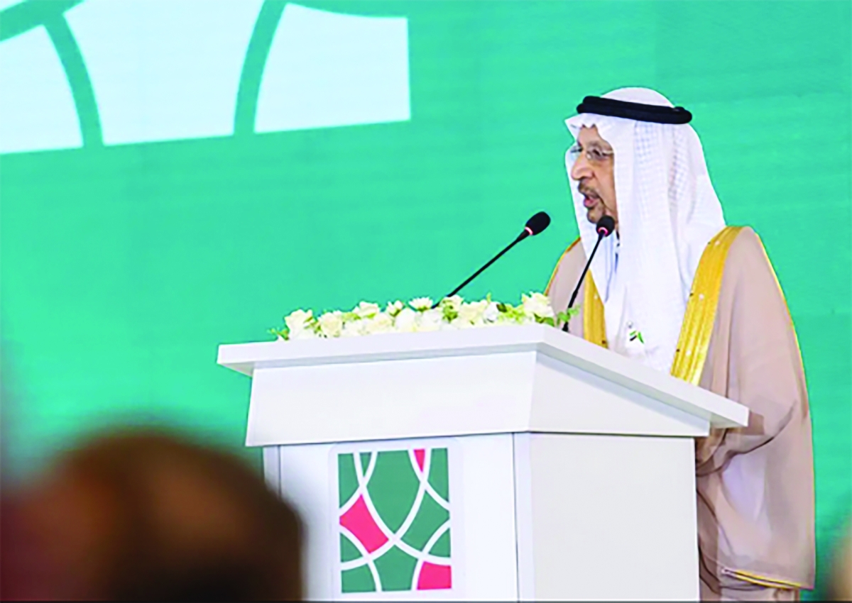 


الفالح متحدثاً في المنتدى 