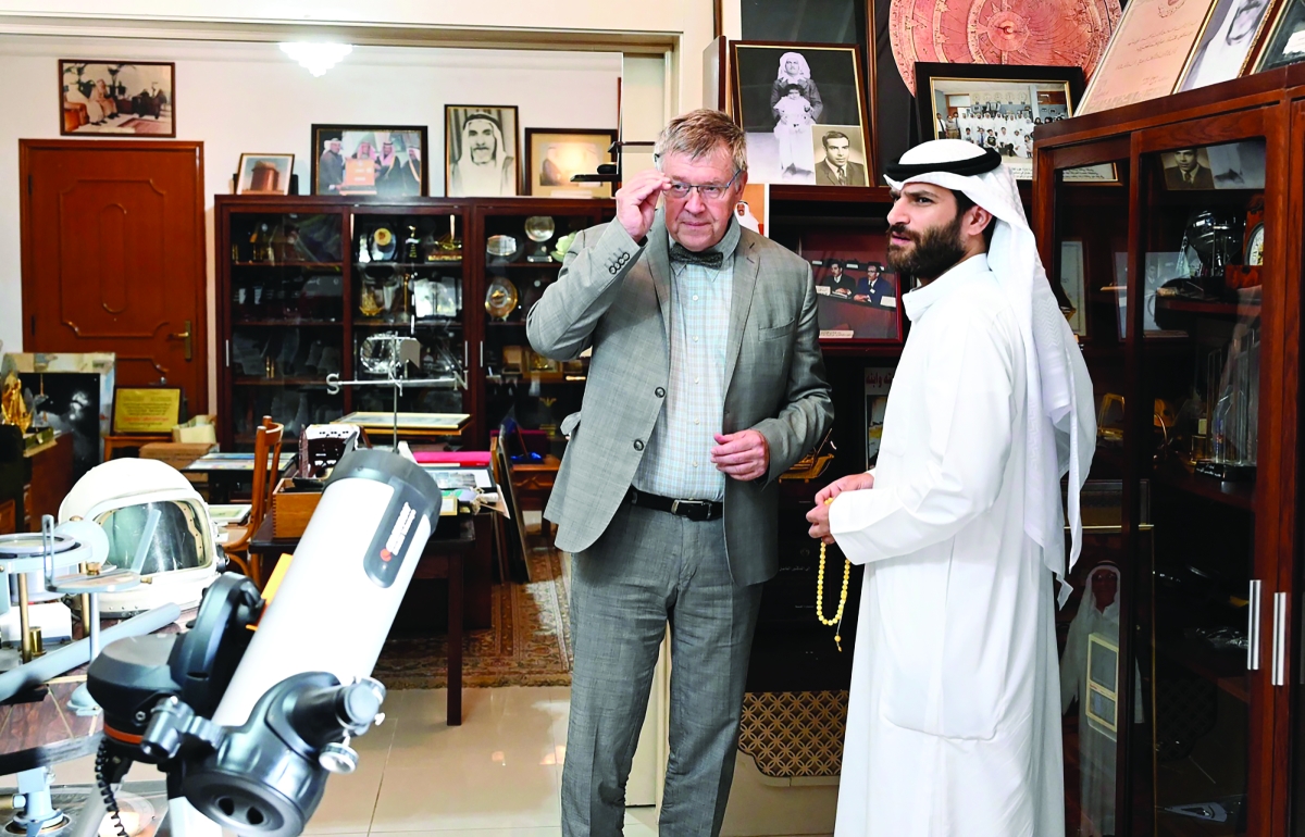 السفير خميل ويوسف العجيري داخل المتحف 