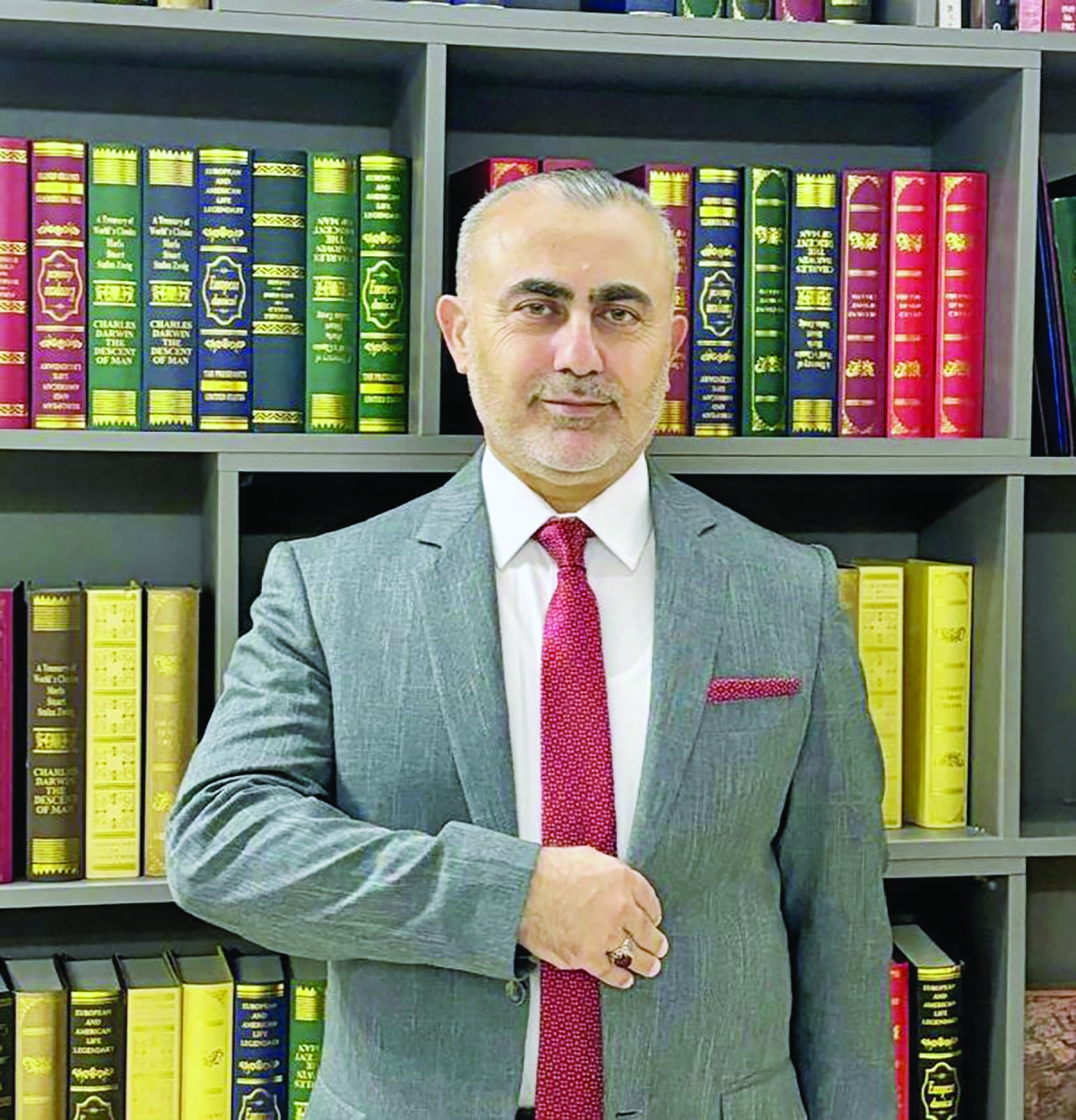 


المُلحق الثقافي الأردني في الكويت الدكتور عوني طبيشات 