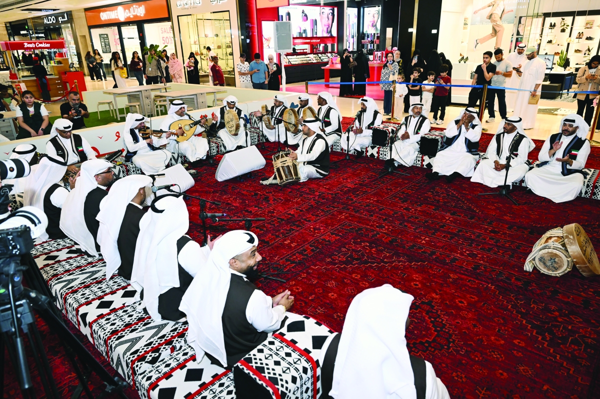 


من أجواء الأمسية 