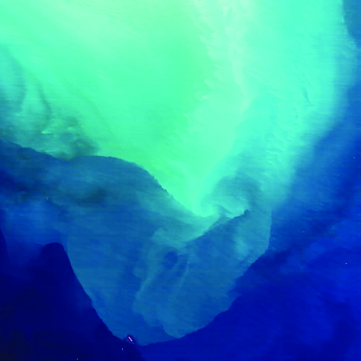 


من الأزرق العميق إلى الأخضر الفاتح 