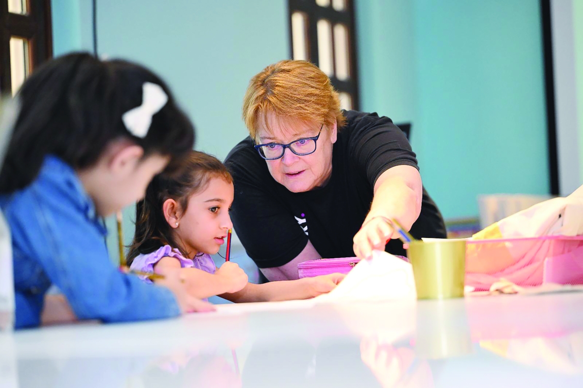 سوزان داي مع المبدعين الصغار