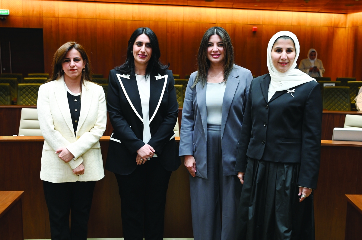عضوات المجلس مع مديرة البلدية