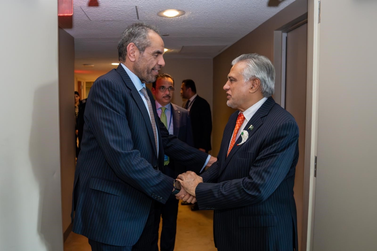 وزير الخارجية مع نظيره الباكستاني