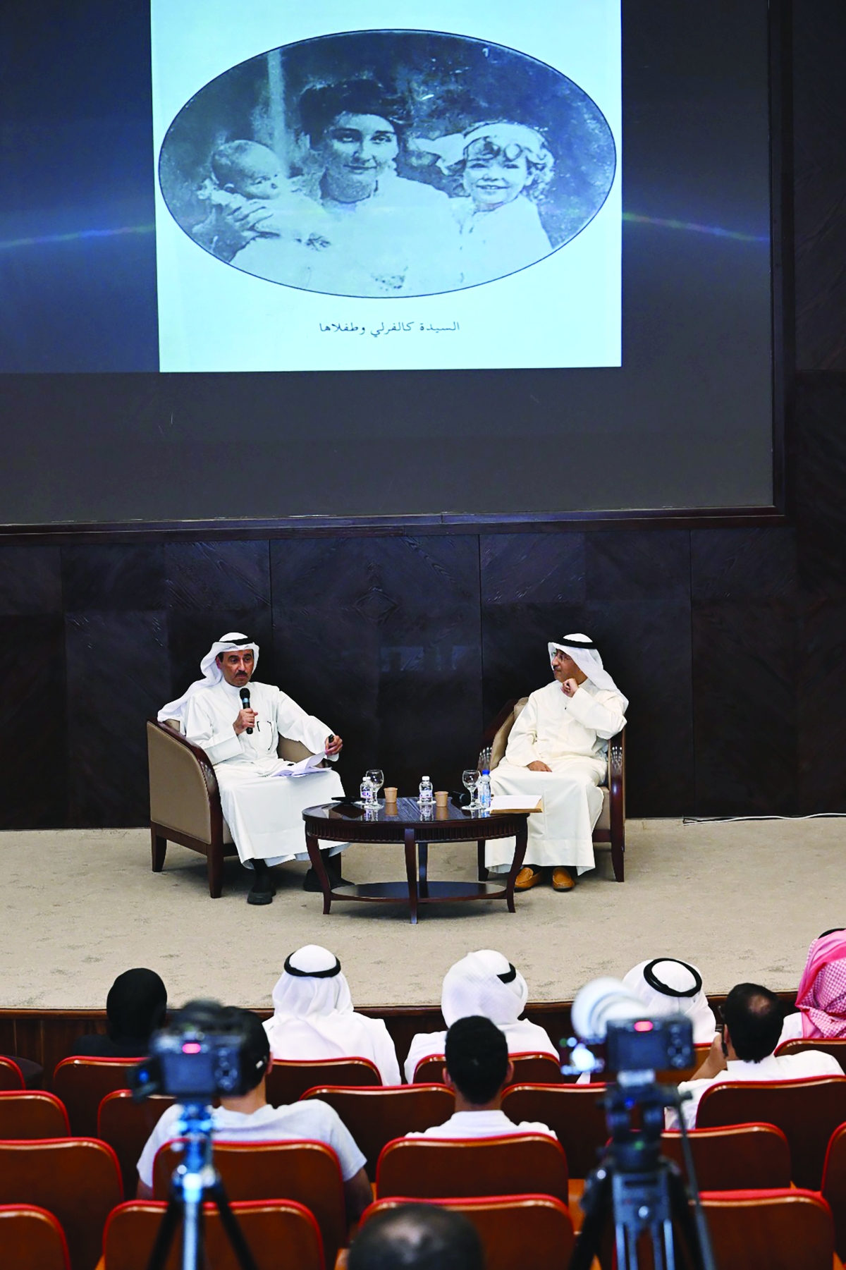 


جاسم الغيث وطلال الرميضي خلال المحاضرة 