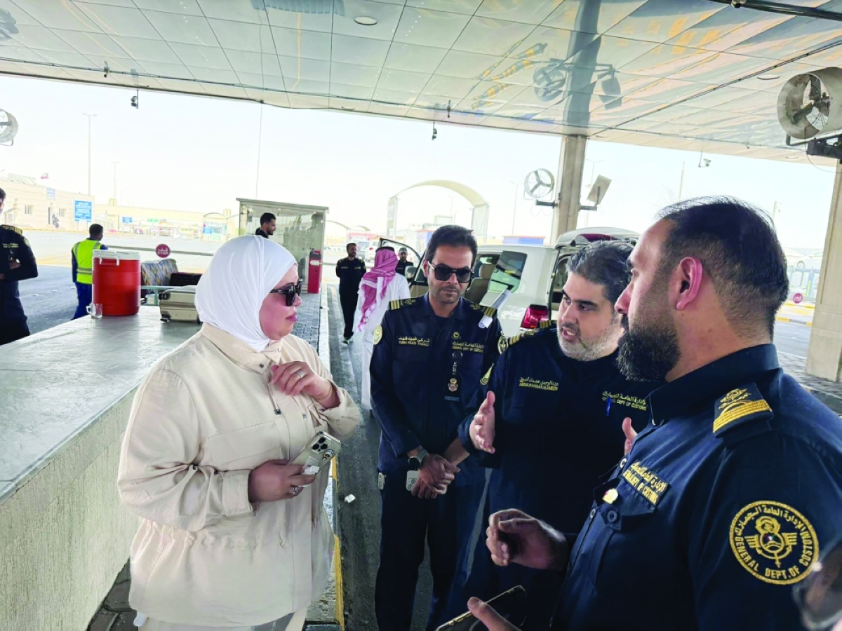 وتستمع لشرح حول آلية العمل في المنفذ