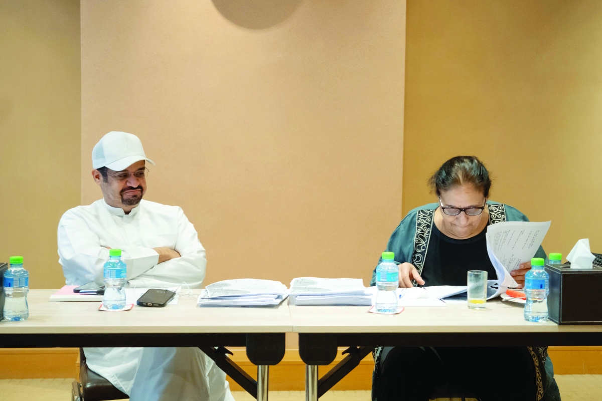 


اليحيى إلى جانب أسمهان توفيق في «بروفات الطاولة» 