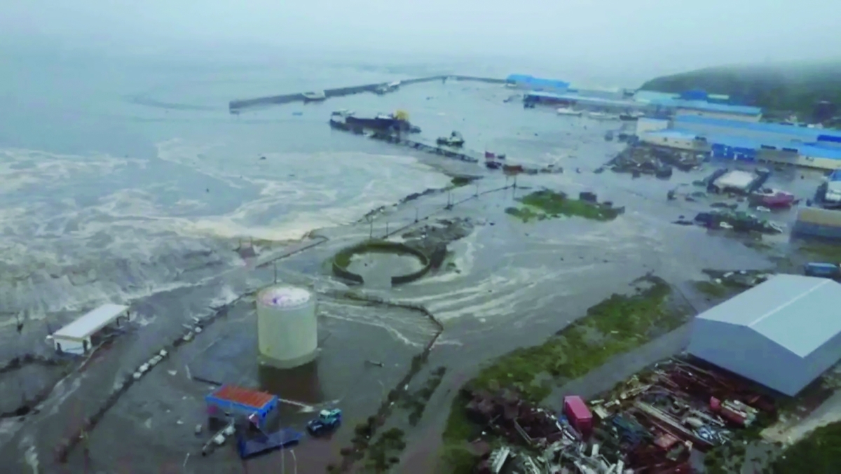 أمواج تسونامي قبالة شبه جزيرة كامتشاتكا الروسية 