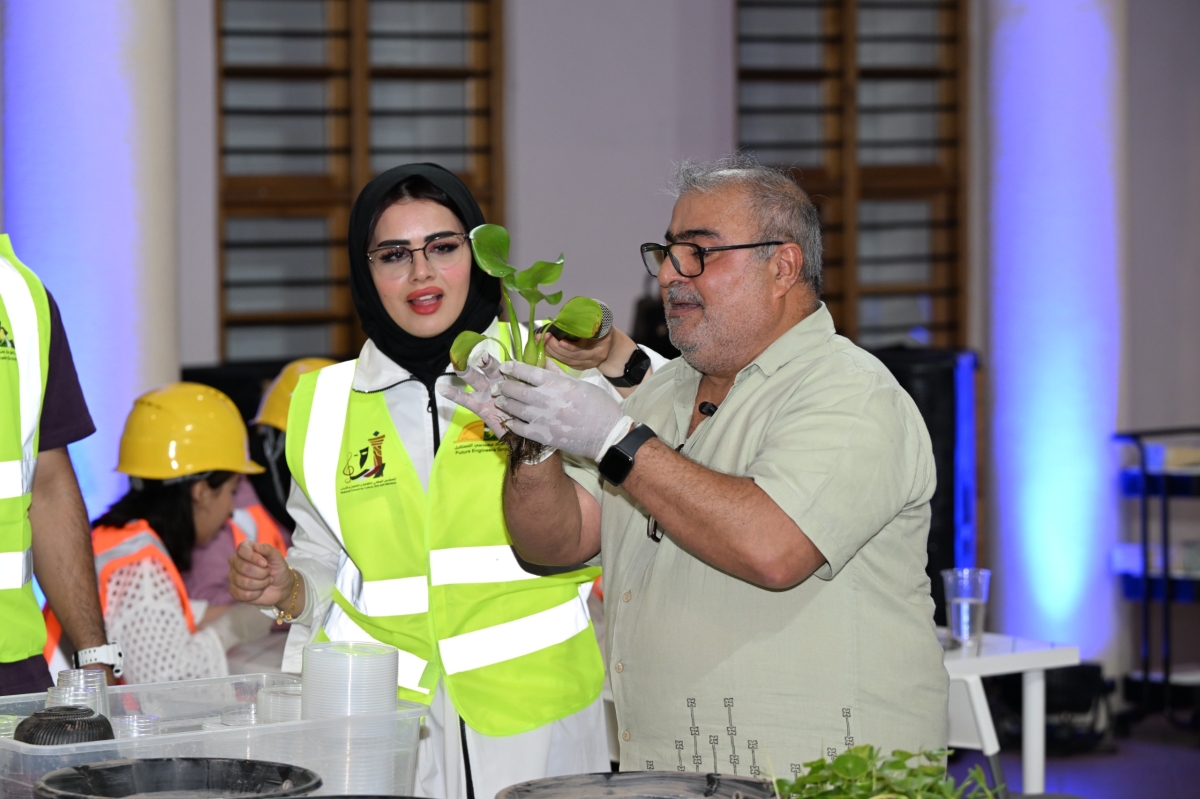 مختار فولاد وأحلام السواري خلال الورشة