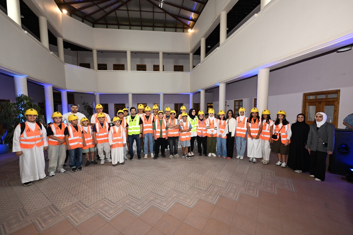 المشاركون في لقطة تذكارية