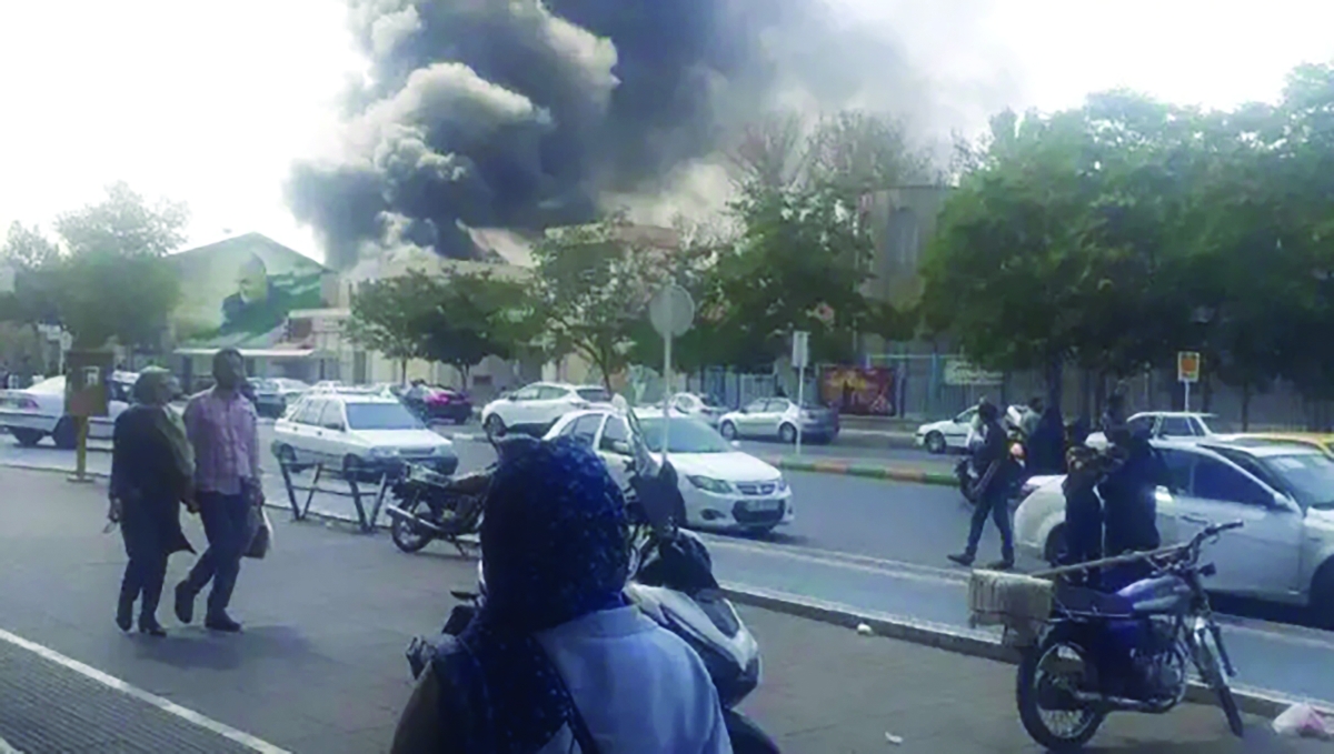 جانب من الحريق في محيط مستشفى القائم