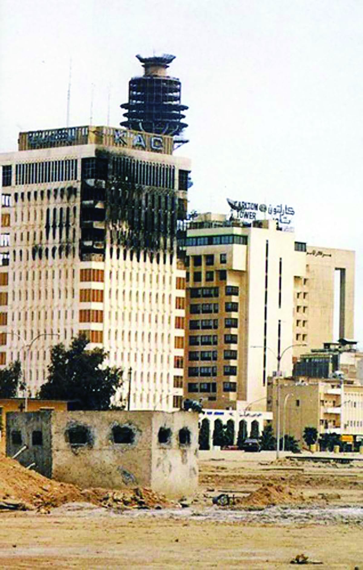 


آثار القصف على أحد الأبنية 