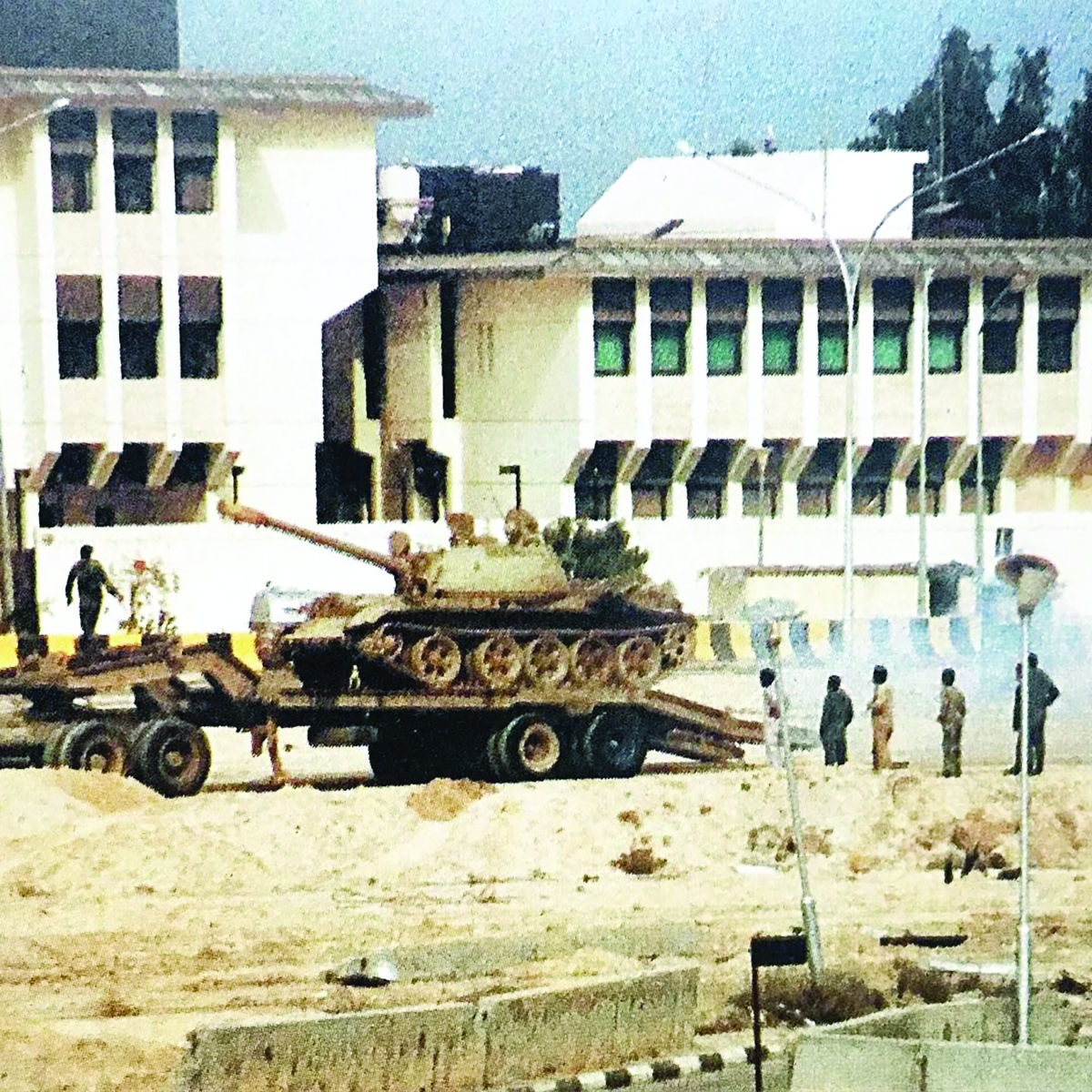 


آليات الغزو دمرت المرافق الصحية والعامة 