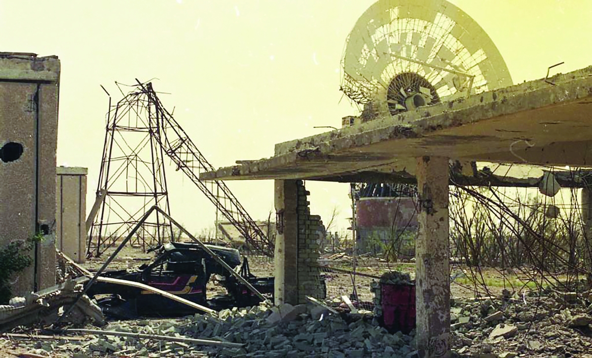 


الغزو دمر الكثير من المرافق 