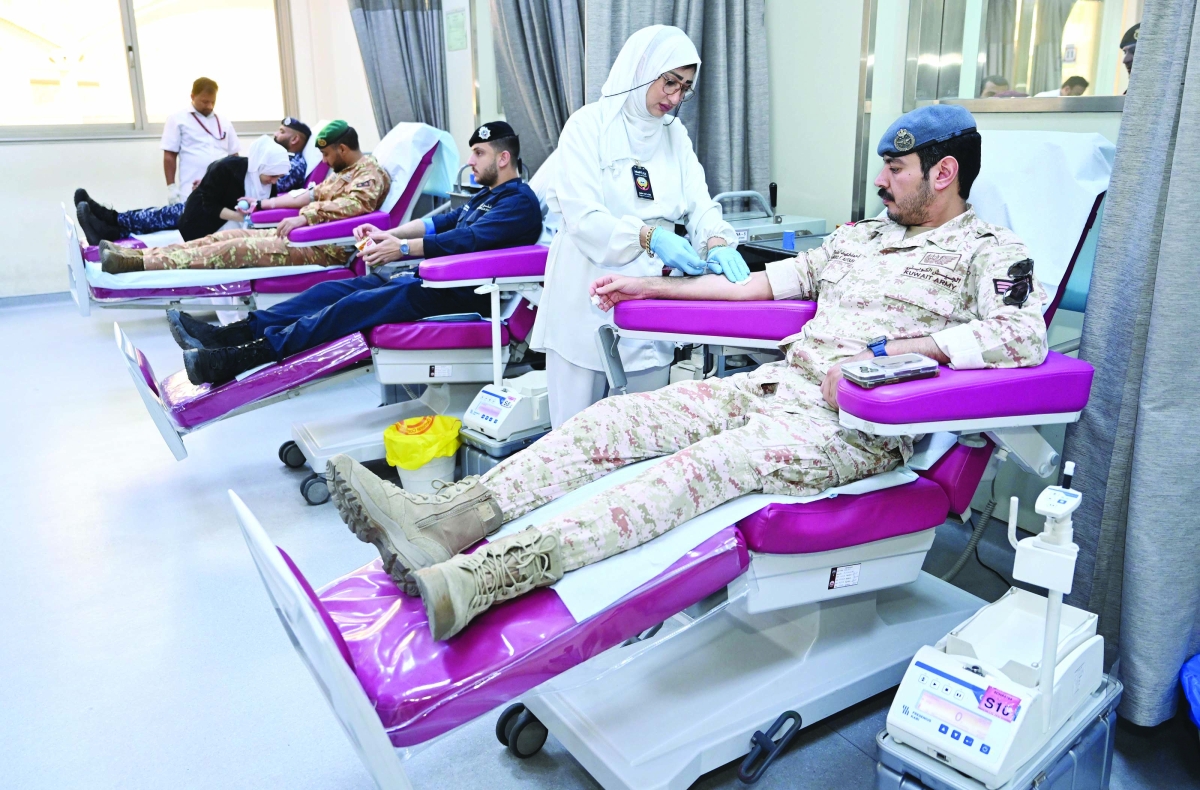 


منتسبو المؤسسات العسكرية يتبرعون بالدم 