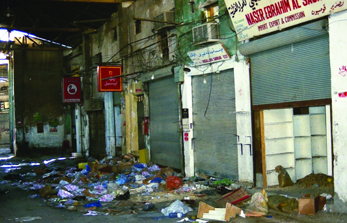 سوق المباركية تحوّل إلى خراب إبان الاحتلال العراقي الغاشم