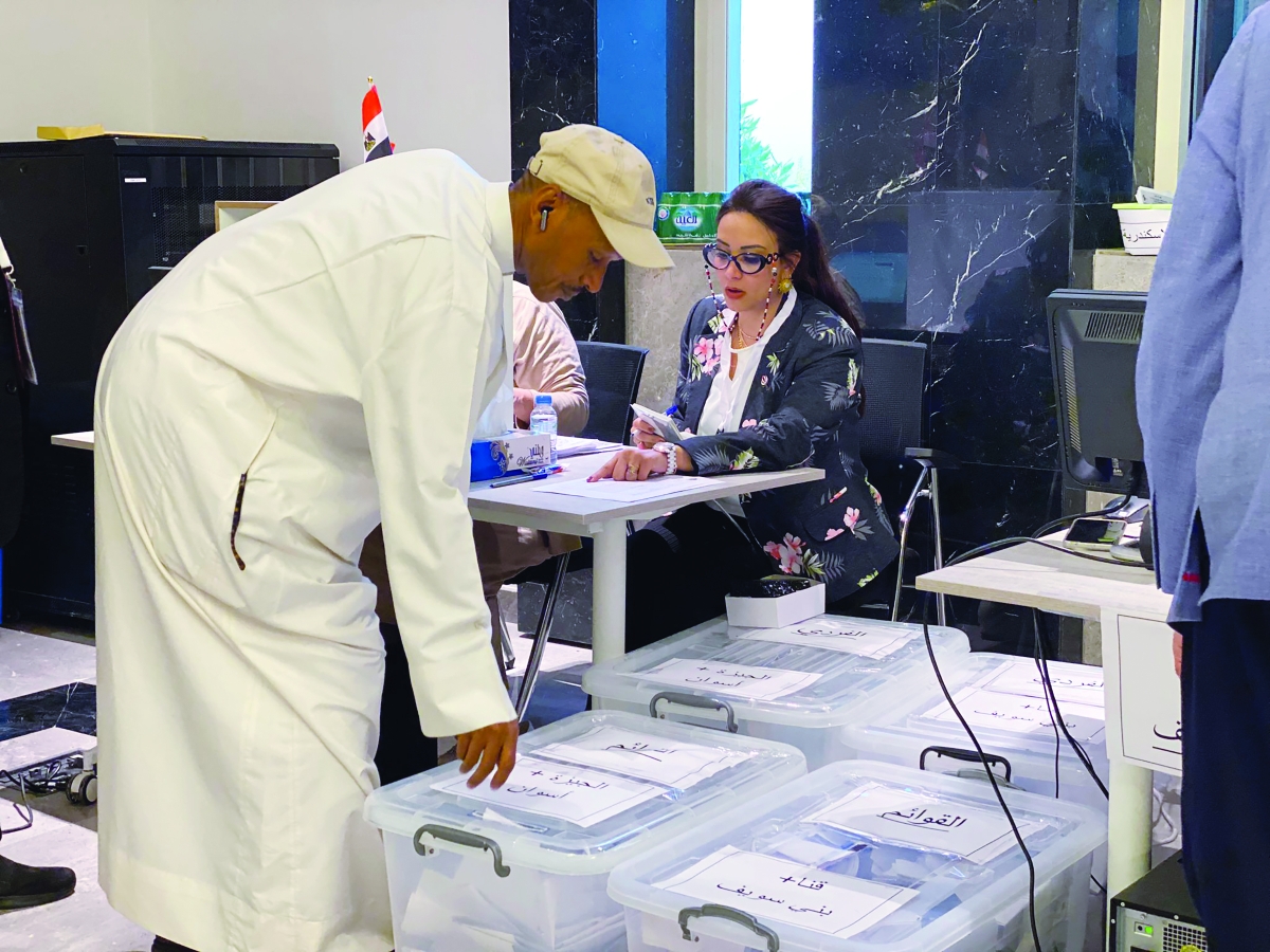 جانب من تصويت المصريين في السفارة 