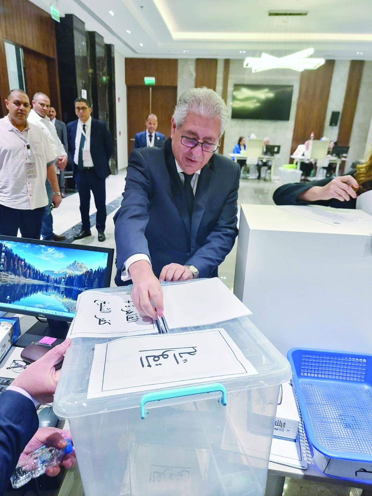 السفير شلتوت يدلي بصوته صبيحة يوم الجمعة