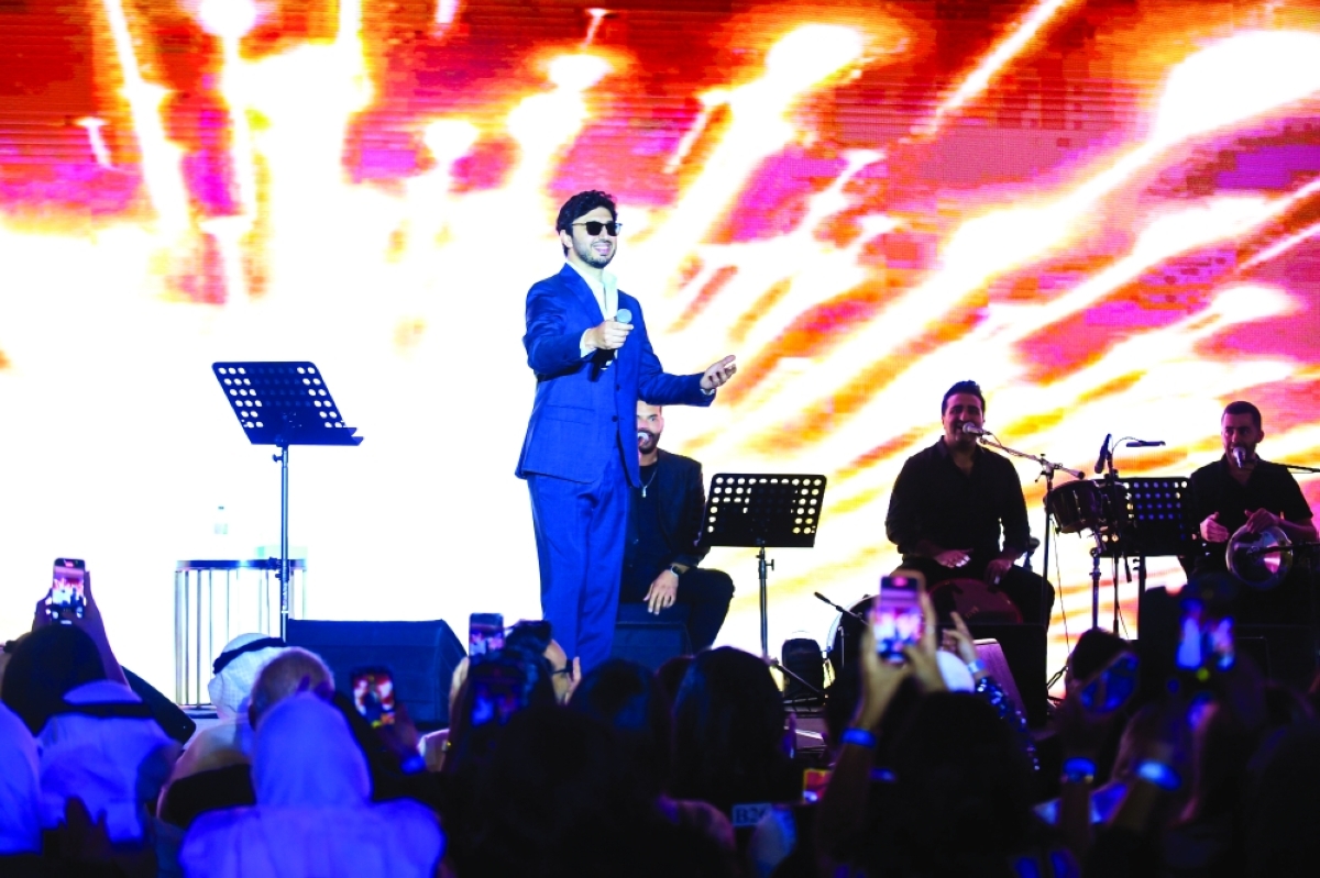 محمد شاكر على المسرح 	 (تصوير سعود سالم) 