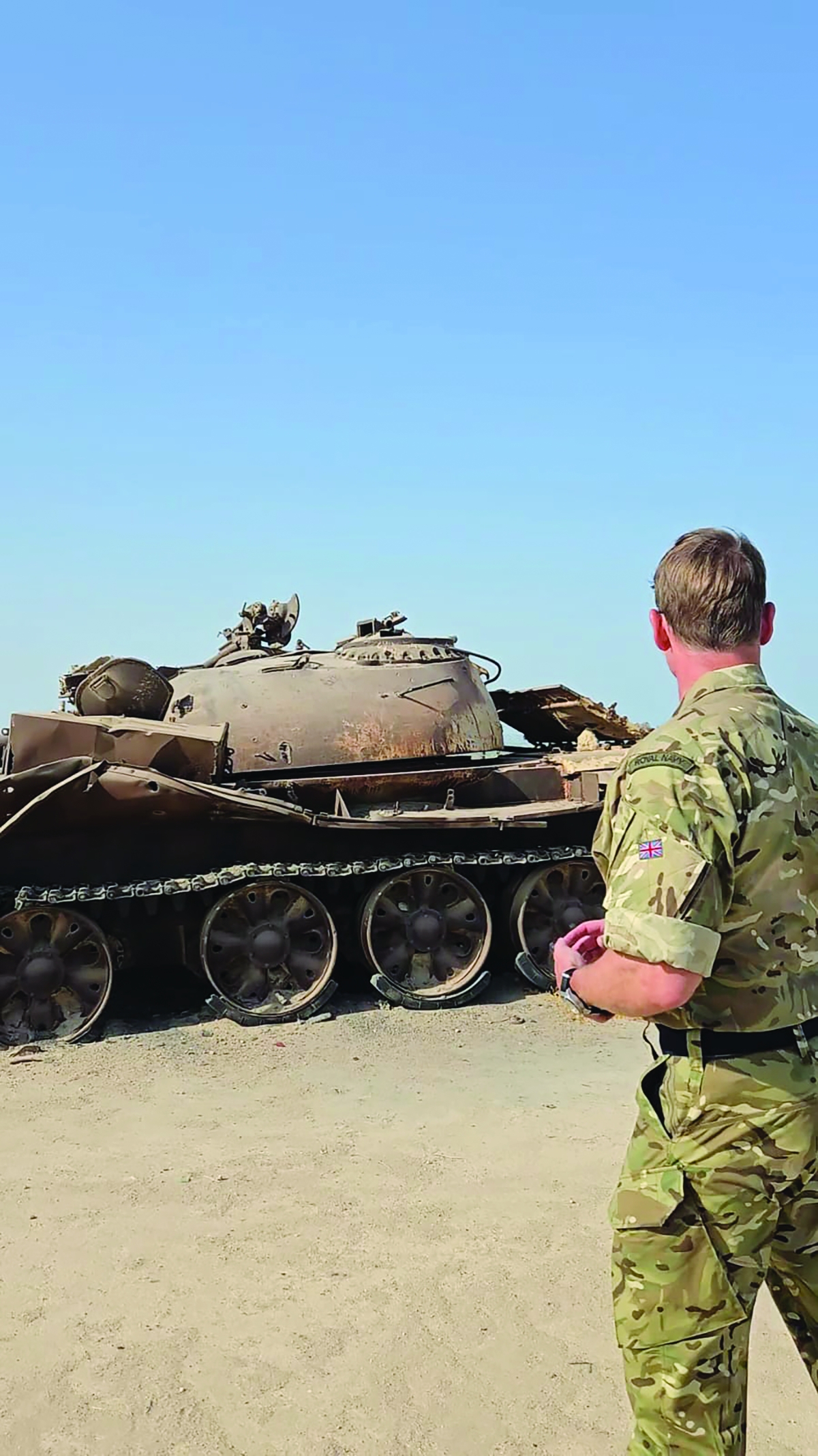 


العقيد نيل ماريوت أمام دبابة عراقية 