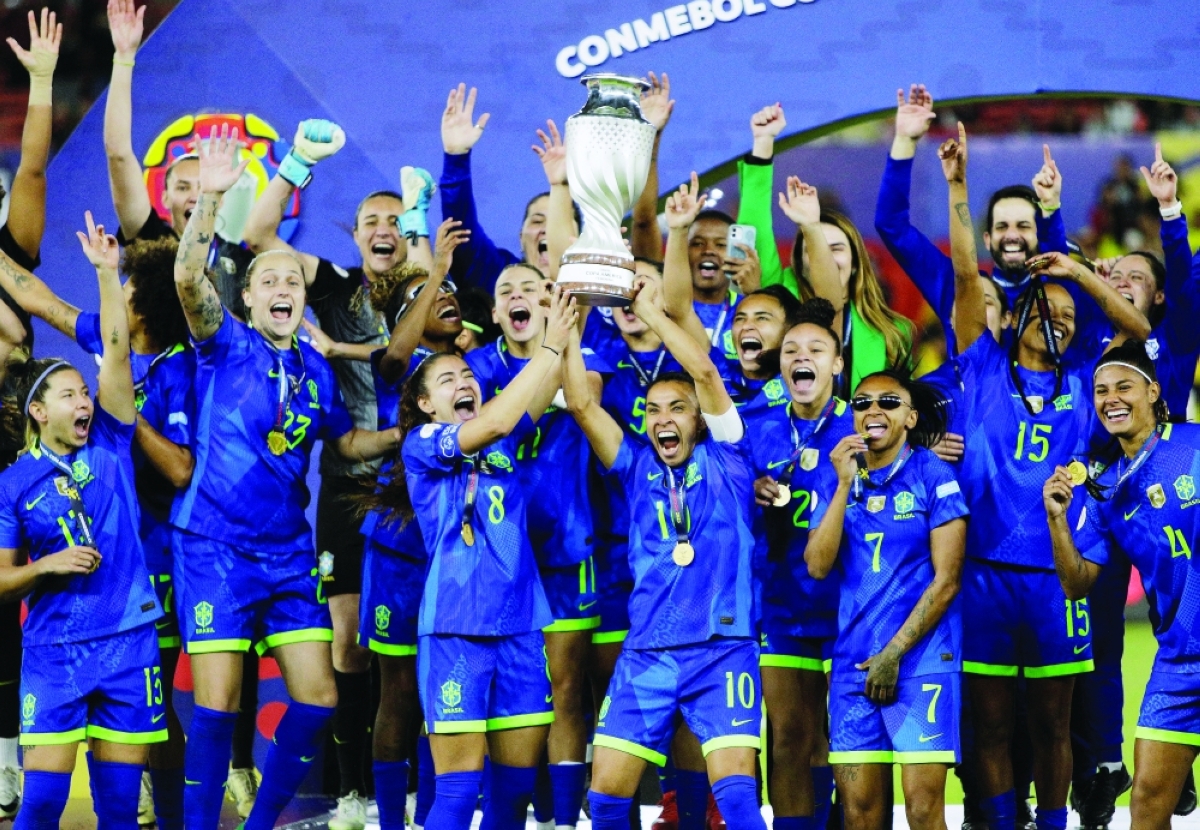 منتخب البرازيل متوجاً باللقب (رويترز)