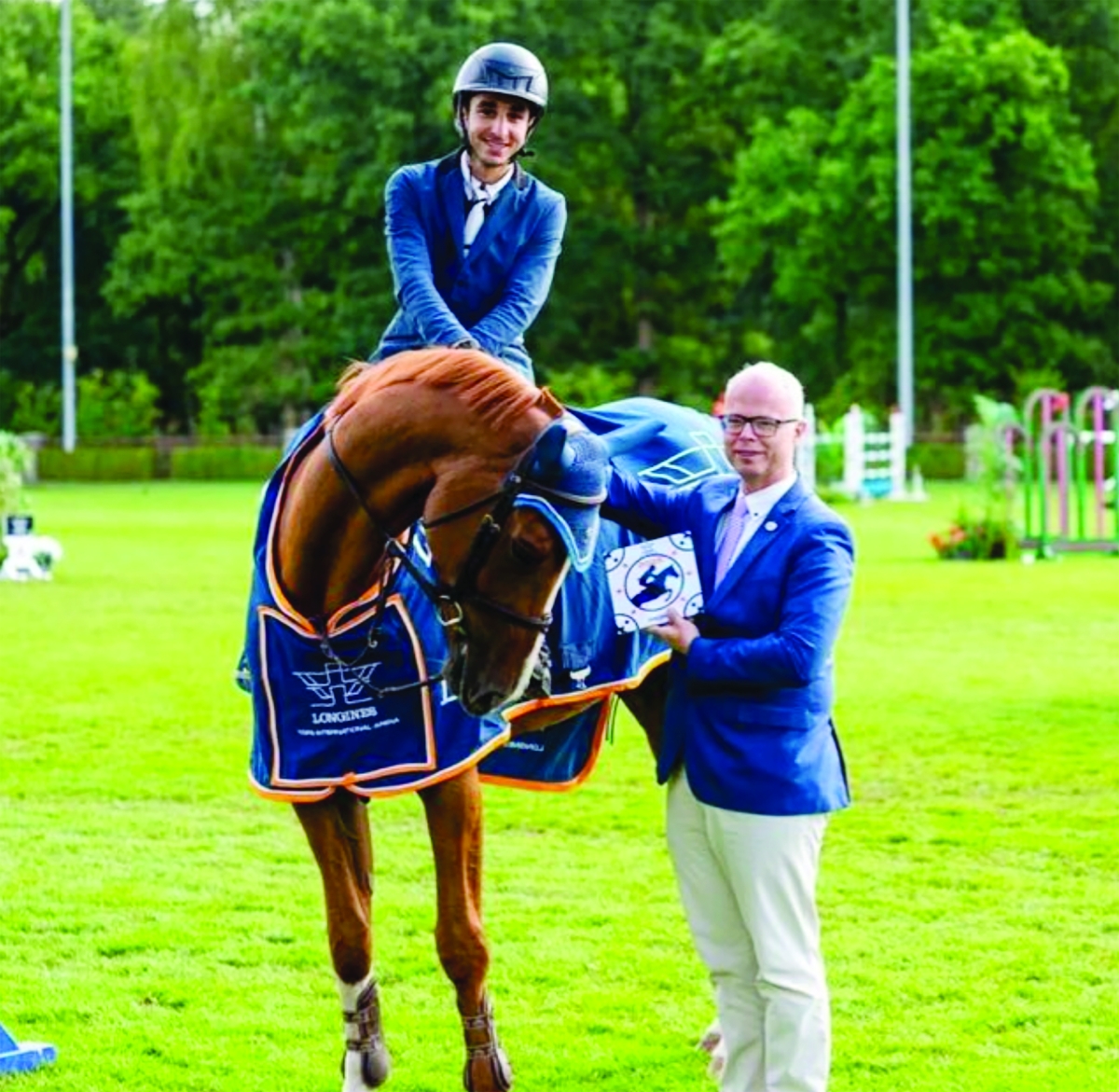 من تتويج الفائزين