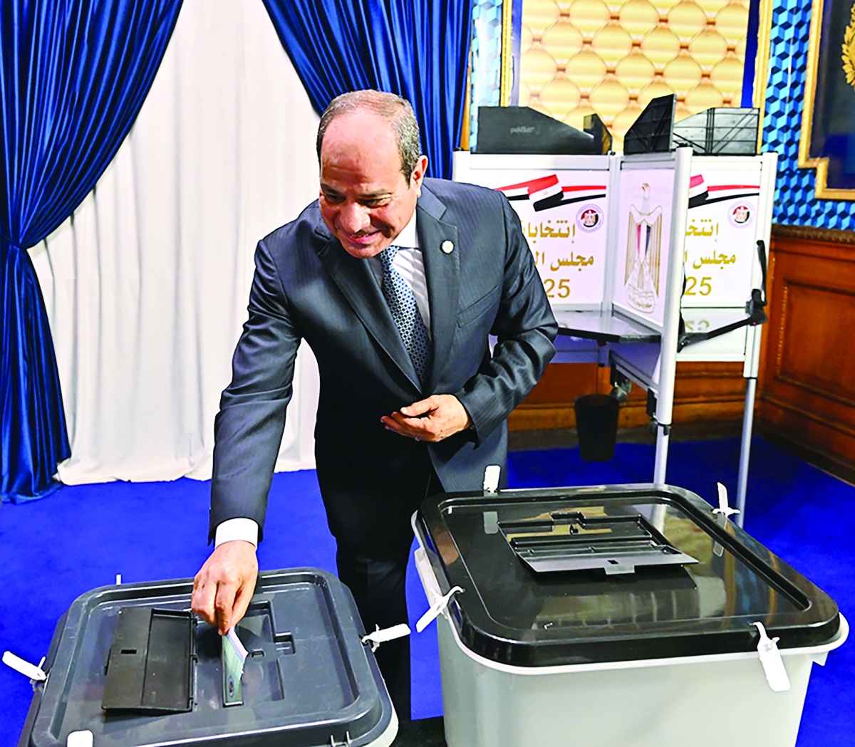 


السيسي يُدلي بصوته في القاهرة 