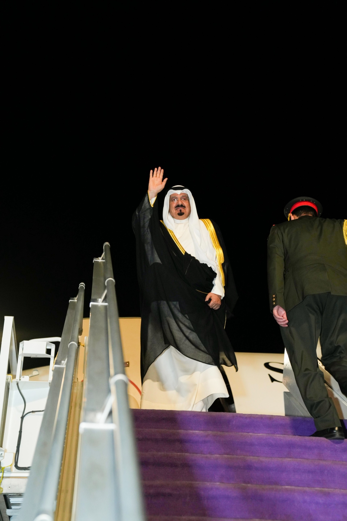 العبدالله مغادرا السعودية